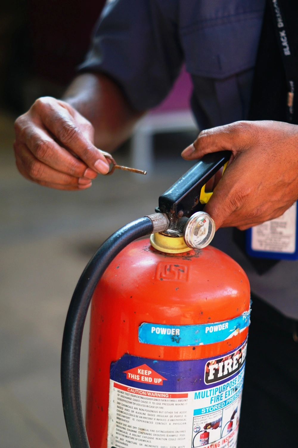 fire extinguisher step 1 pull the pin